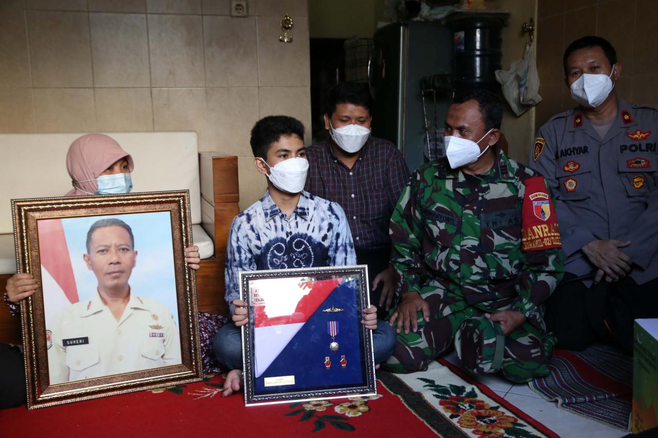 Putra-Putri Awak KRI...