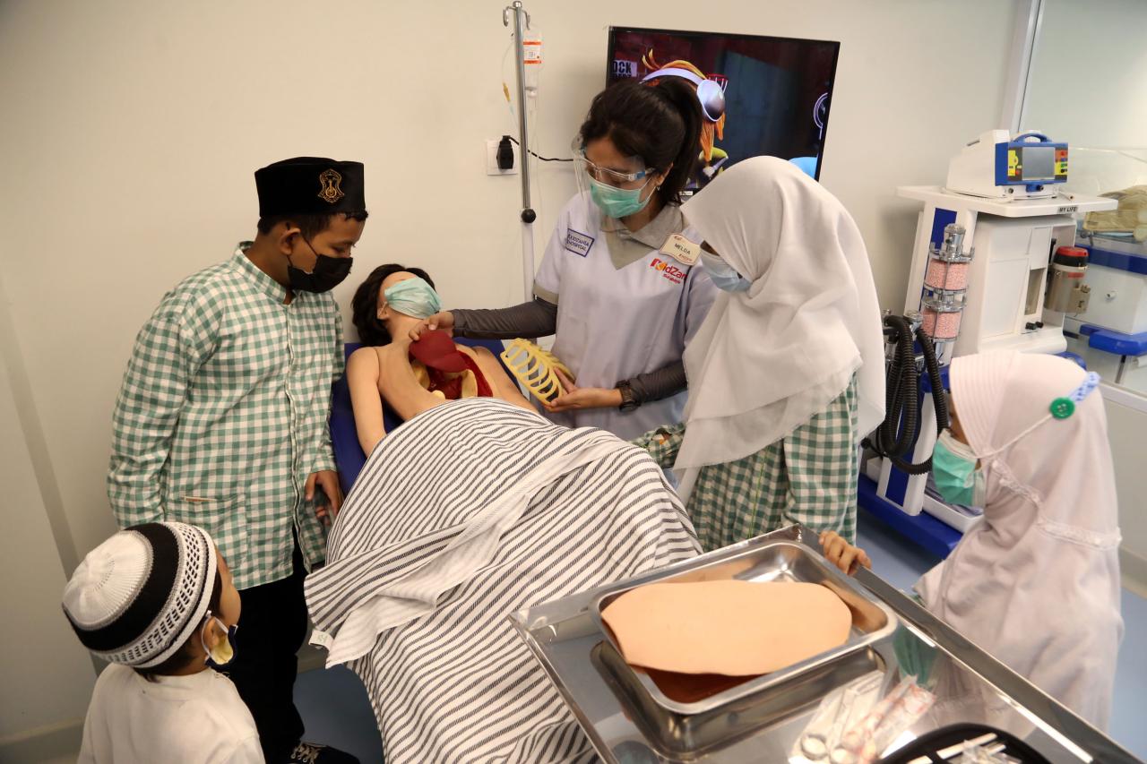 Anak Yatim Piatu Nikmati...