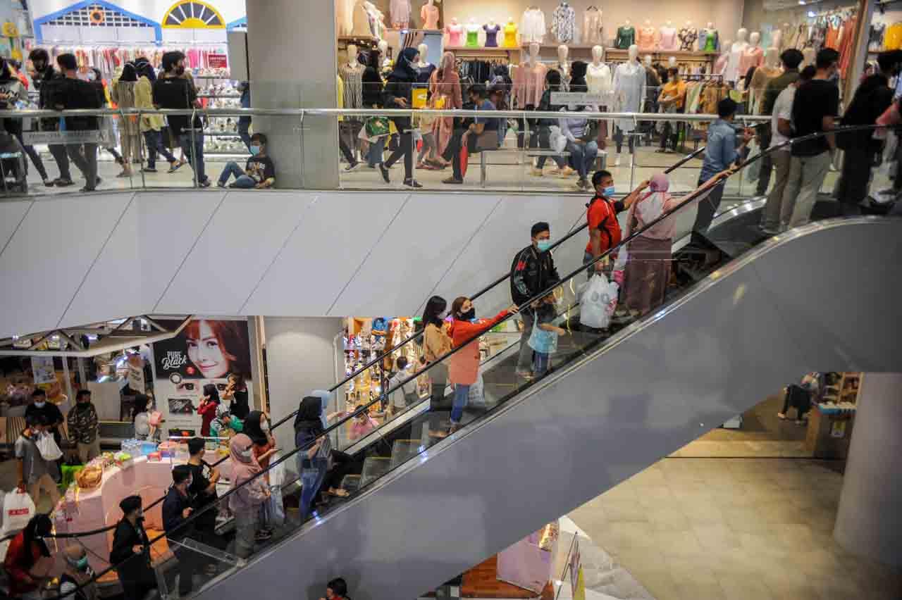 Kepadatan Pusat Perbelanjaan...