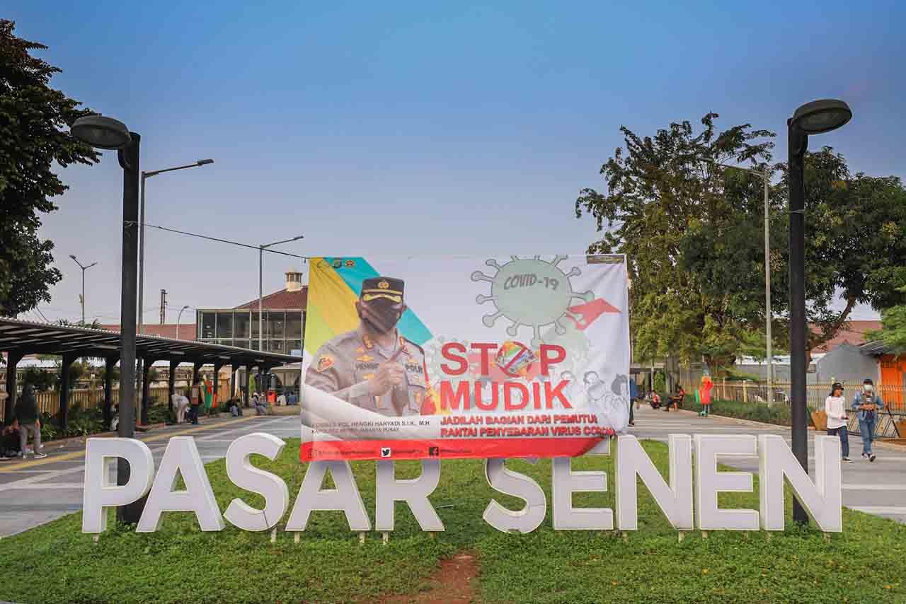 Suasana Sepi di Stasiun...