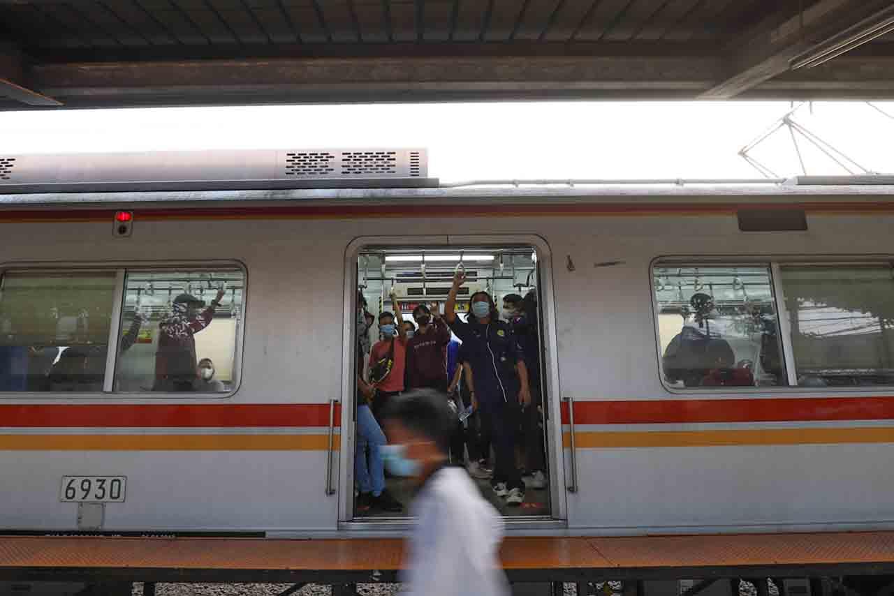 Pembatasan Jam Operasional...