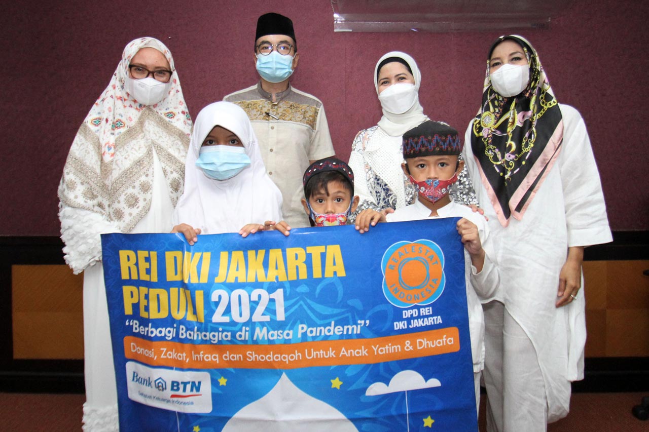 REI DKI Jakarta Serahkan...