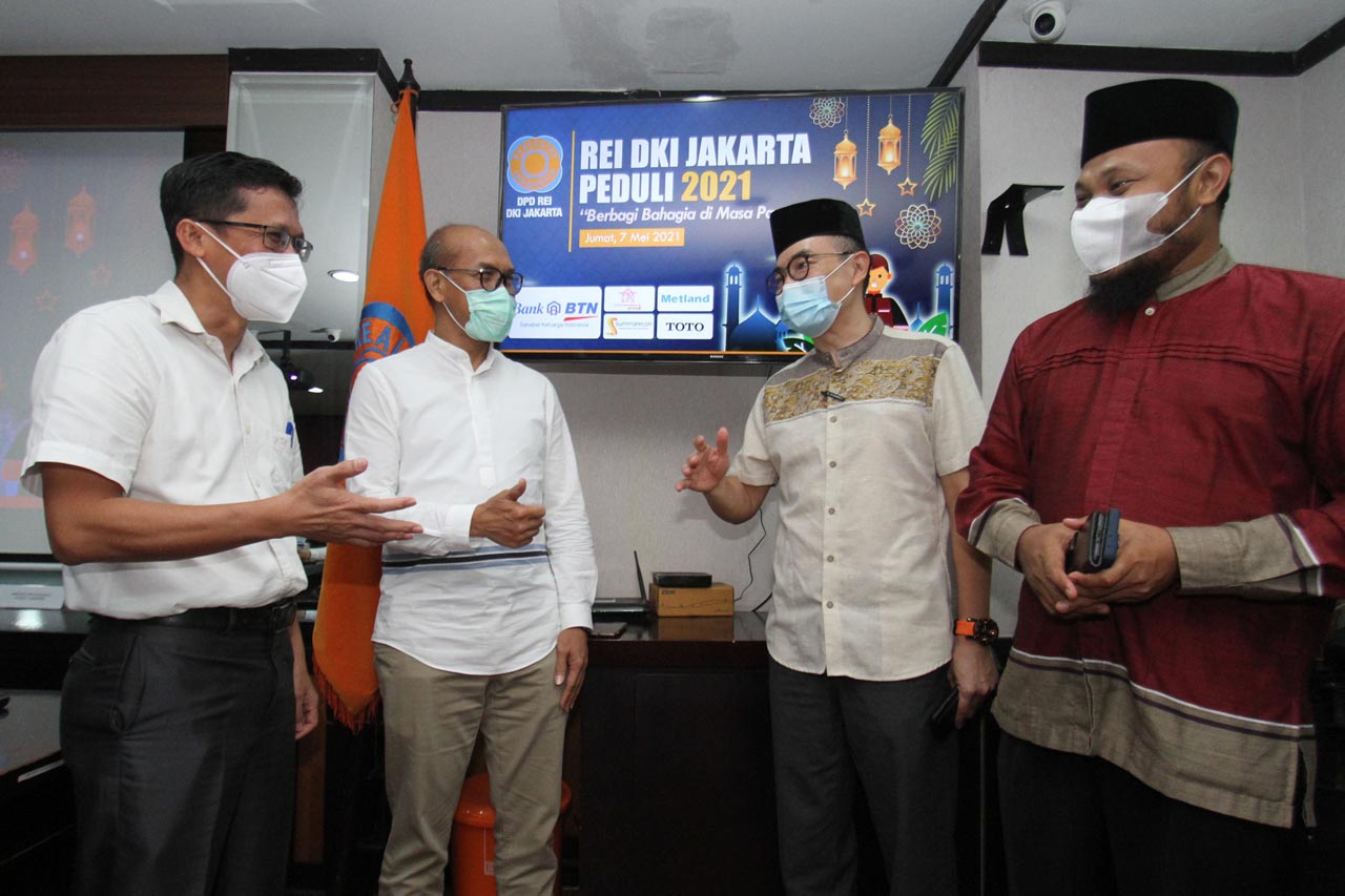 REI DKI Jakarta Serahkan...