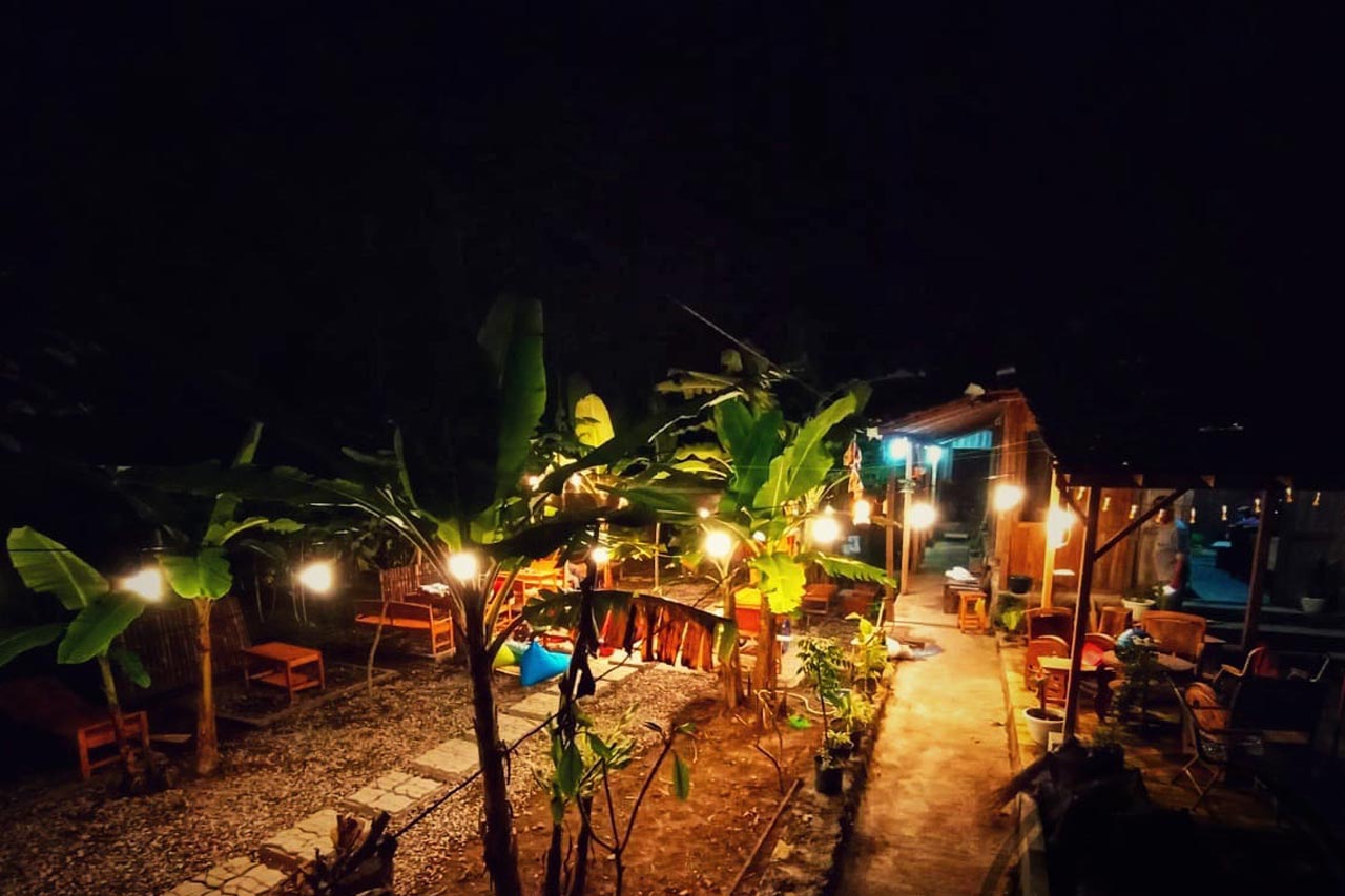 Nongkrong di Kesunyian...