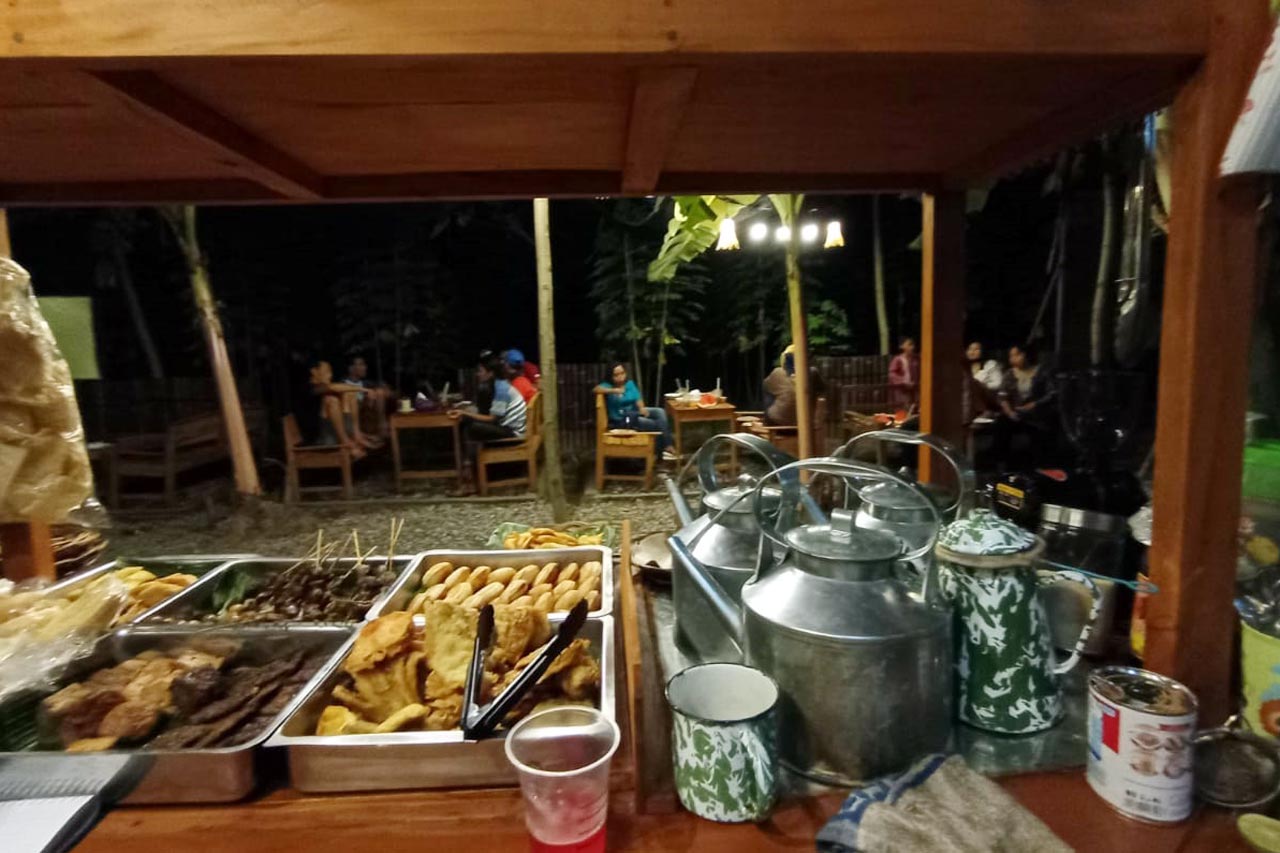 Nongkrong di Kesunyian...
