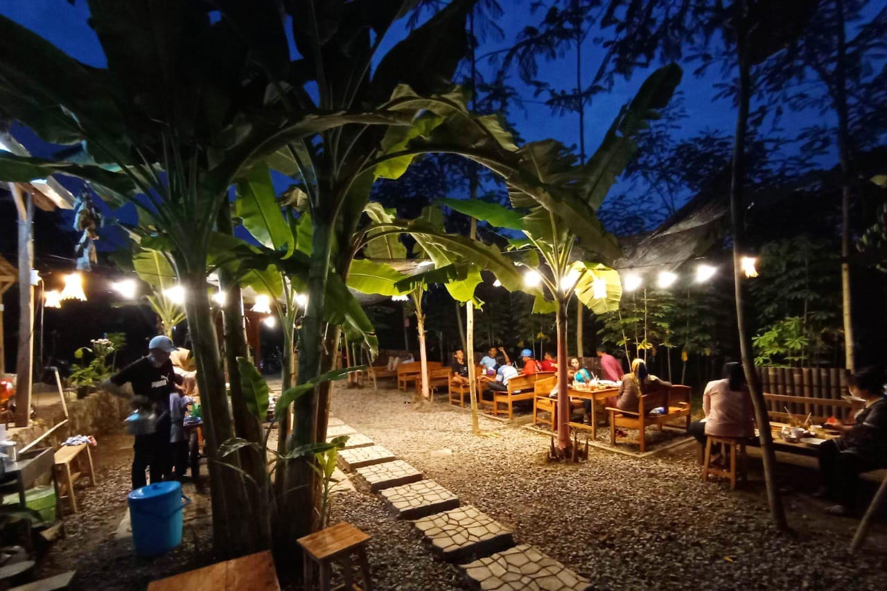 Nongkrong di Kesunyian...