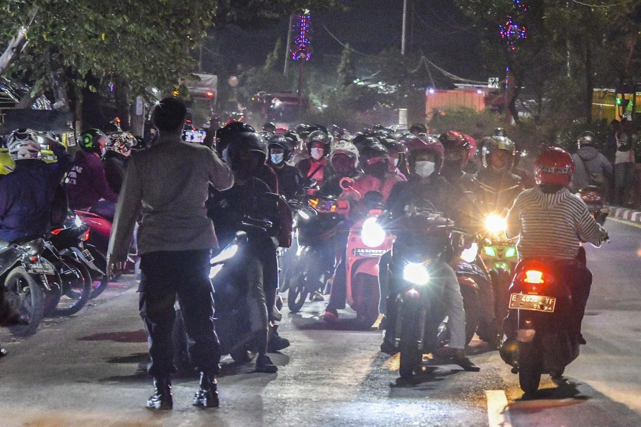 Polisi Halau Pemudik...