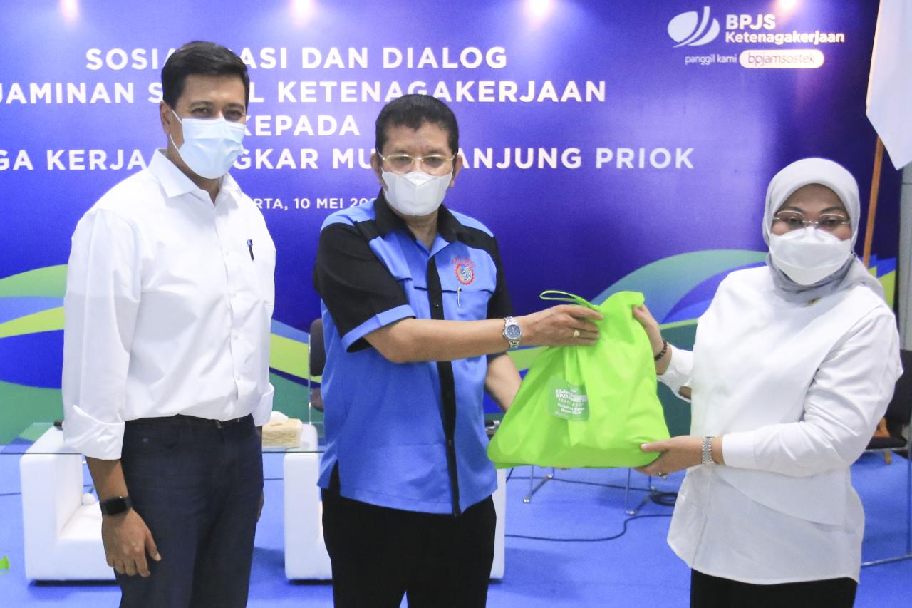 BPJAMSOSTEK Gelar Sosialisasi...