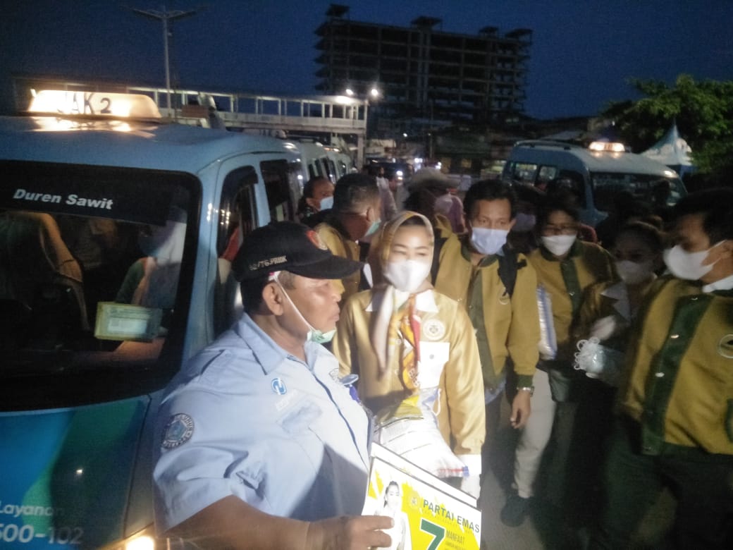 Partai Emas Beri Bantuan...