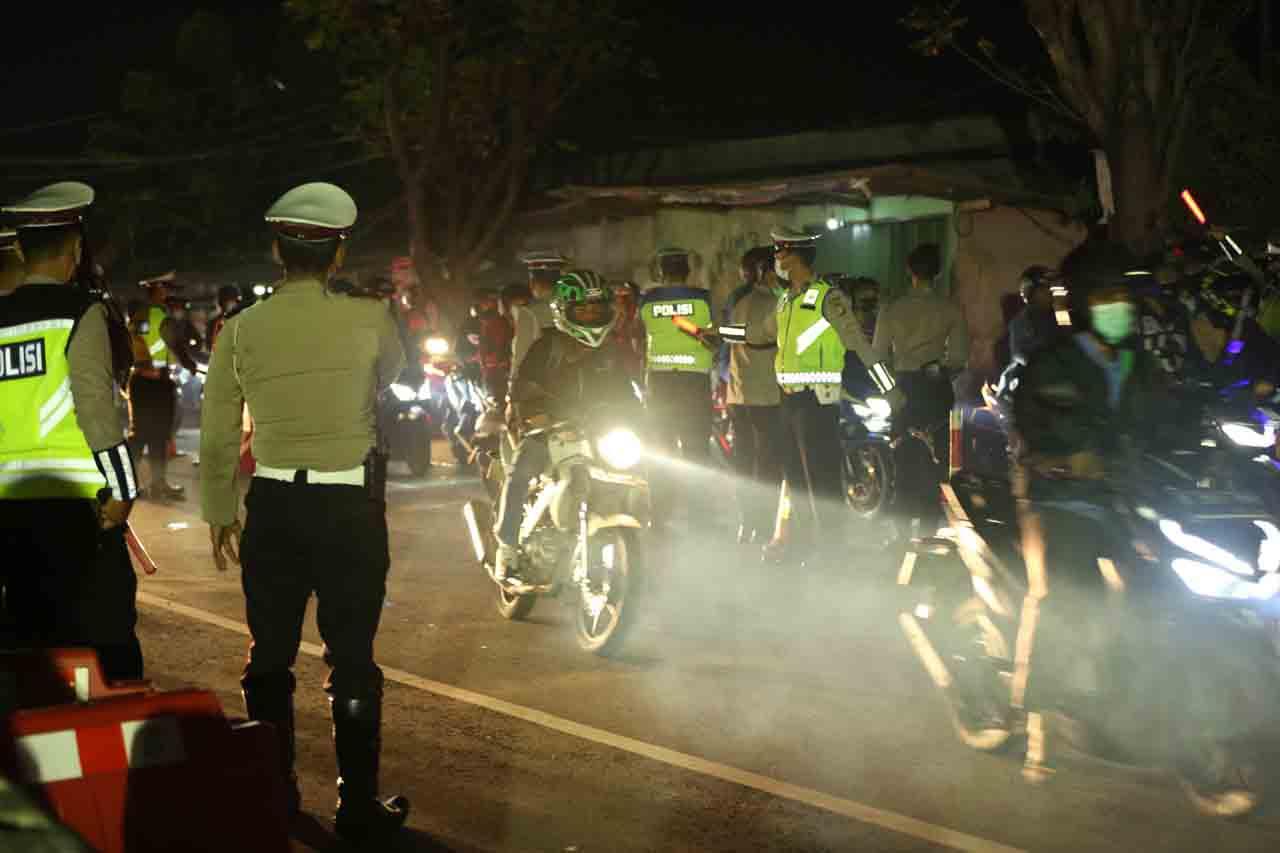Petugas Nyerah, Pemudik...