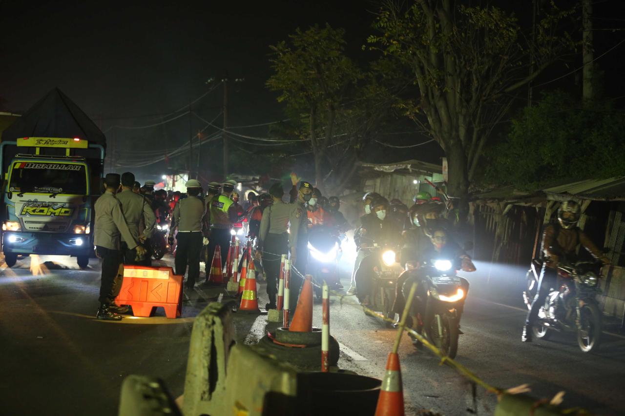 Petugas Nyerah, Pemudik...