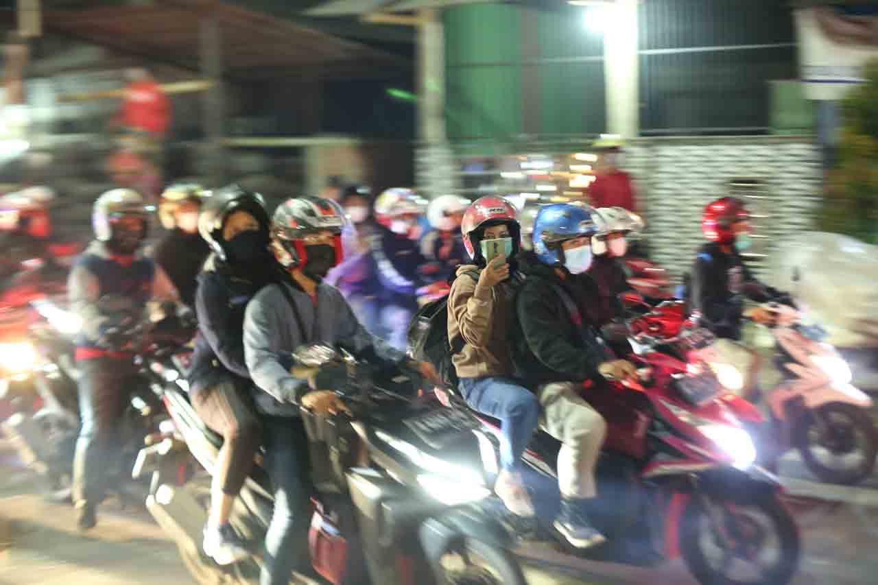 Petugas Nyerah, Pemudik...