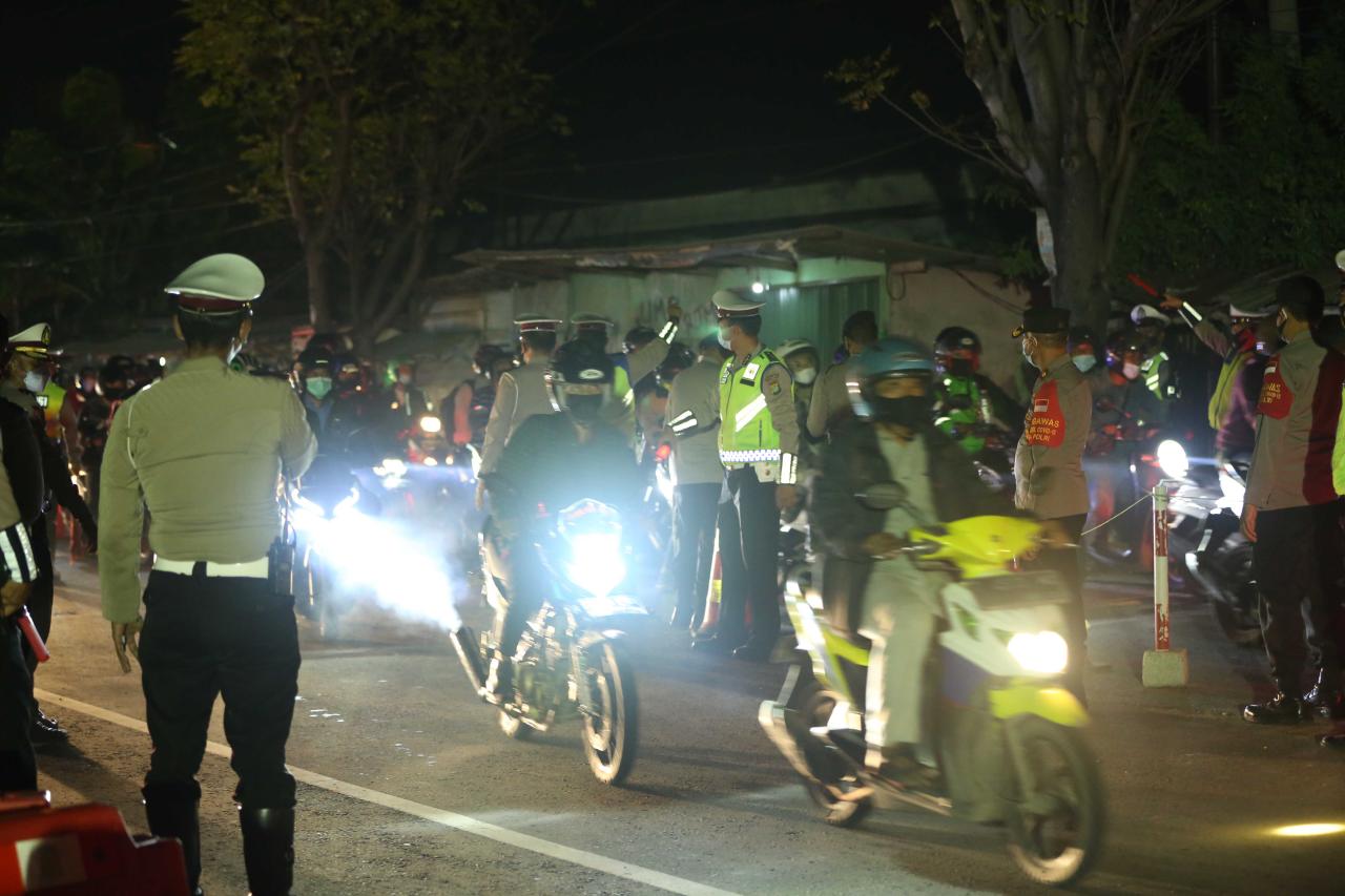 Petugas Nyerah, Pemudik...