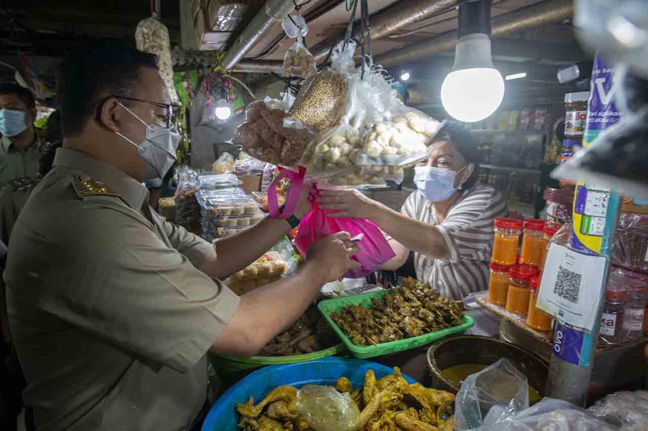 Anies Baswedan Tinjau...