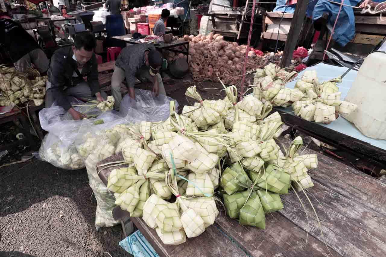 Jelang Lebaran, Omzet...