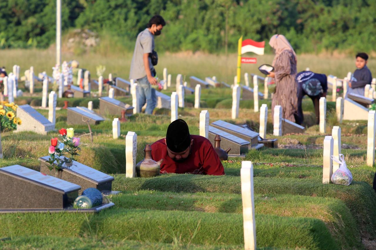 Makam Covid-19 Ramai...