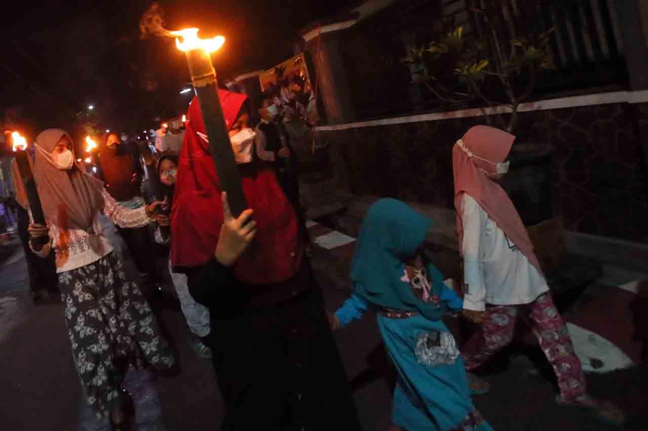 Tradisi Takbiran Keliling...