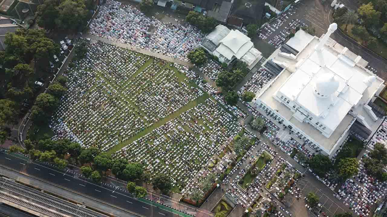 Ribuan Umat Muslim Laksanakan...