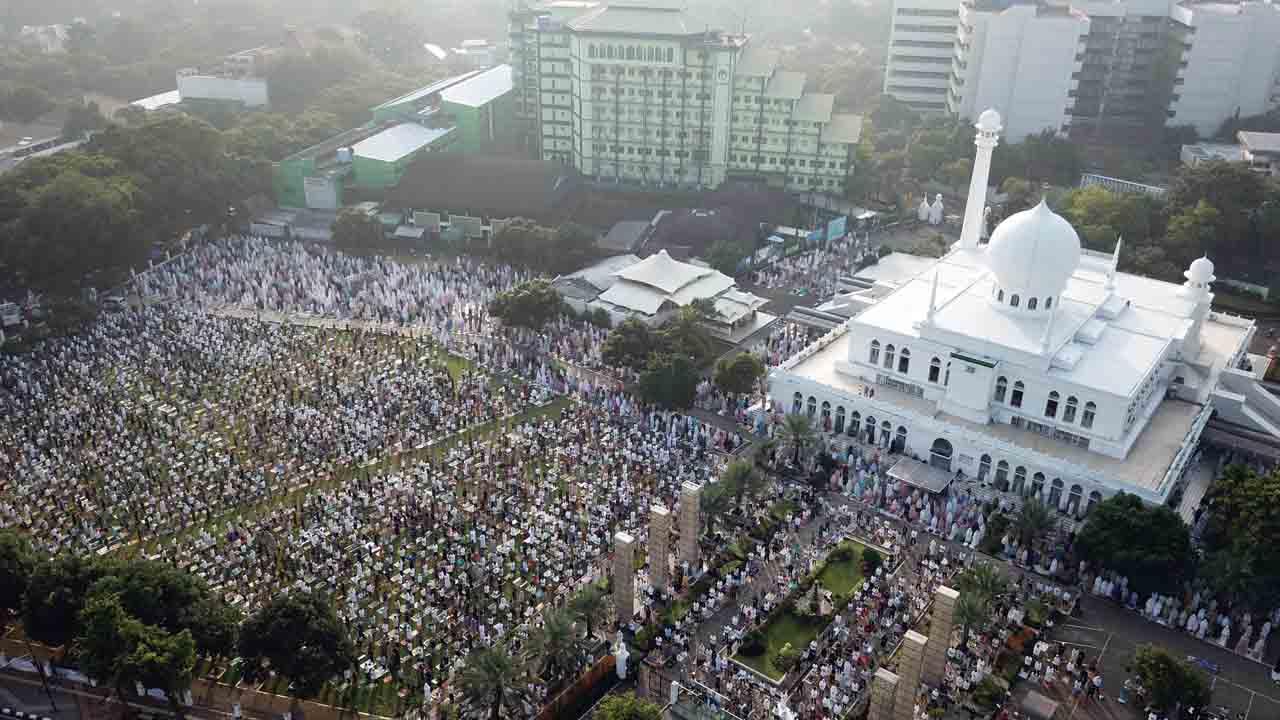 Ribuan Umat Muslim Laksanakan...