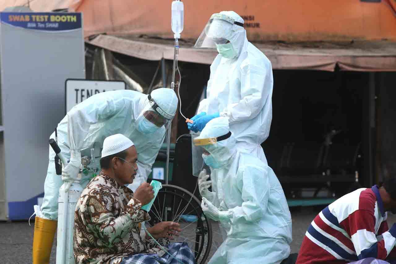 Tenaga Medis dan Pasien...