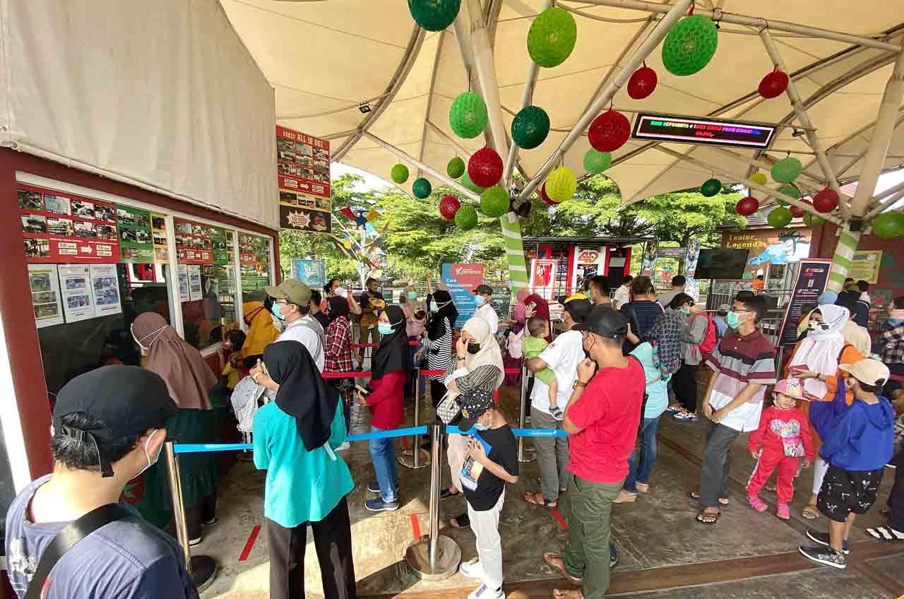 Pengunjung Membludak,...