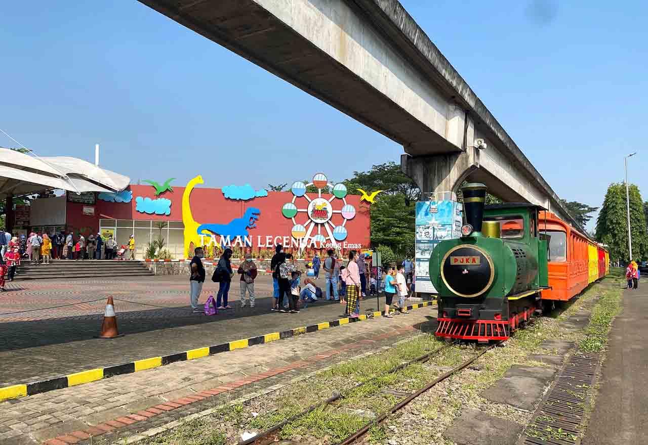 Pengunjung Membludak,...