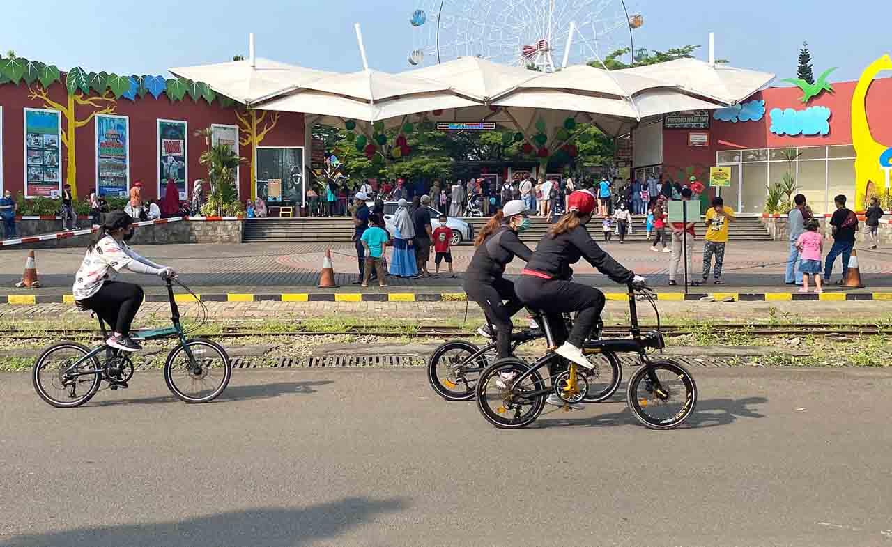 Pengunjung Membludak,...