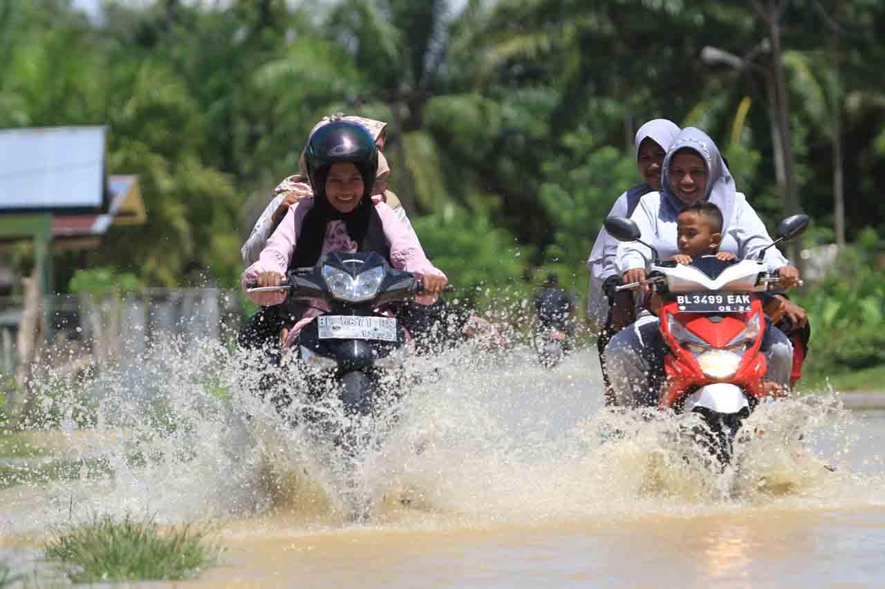 Banjir Rendam Puluhan...