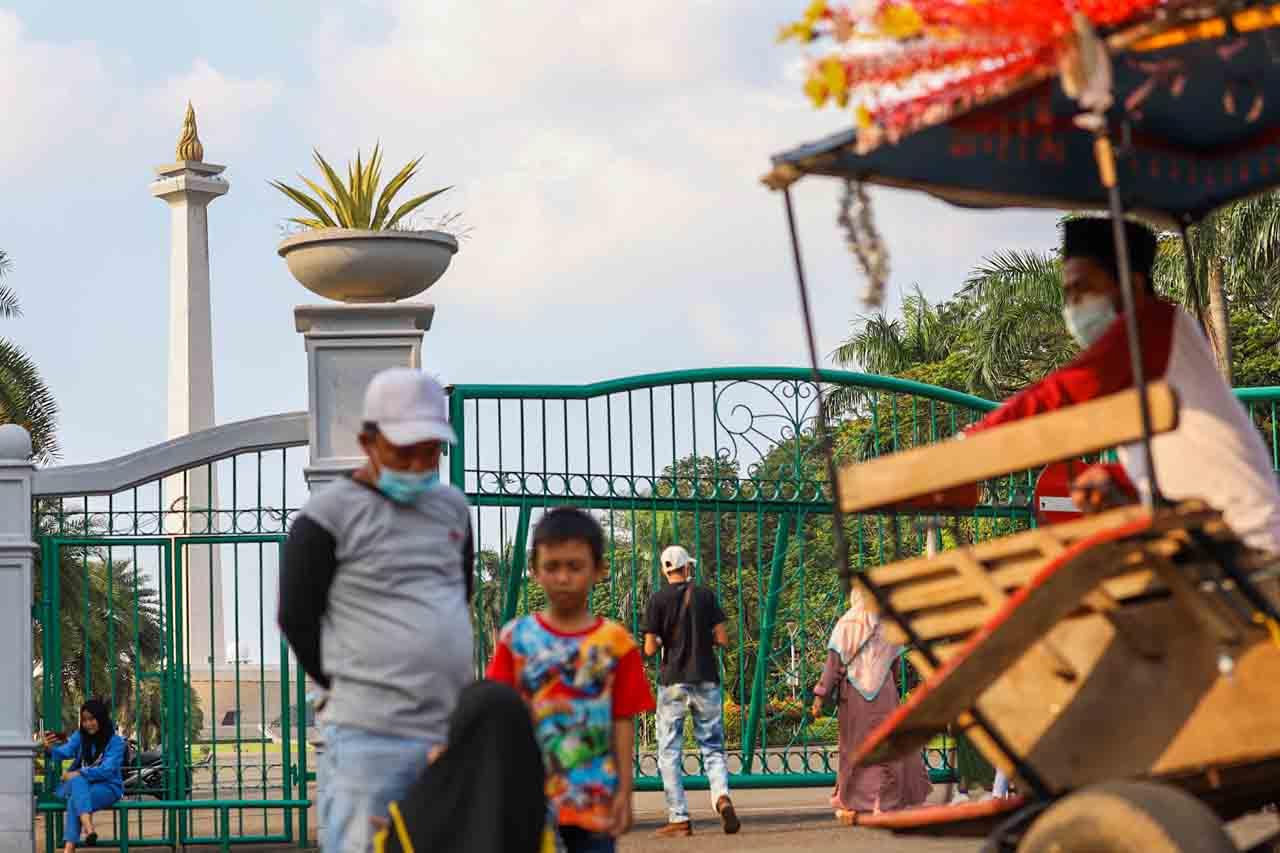 Monas Masih Tertutup...