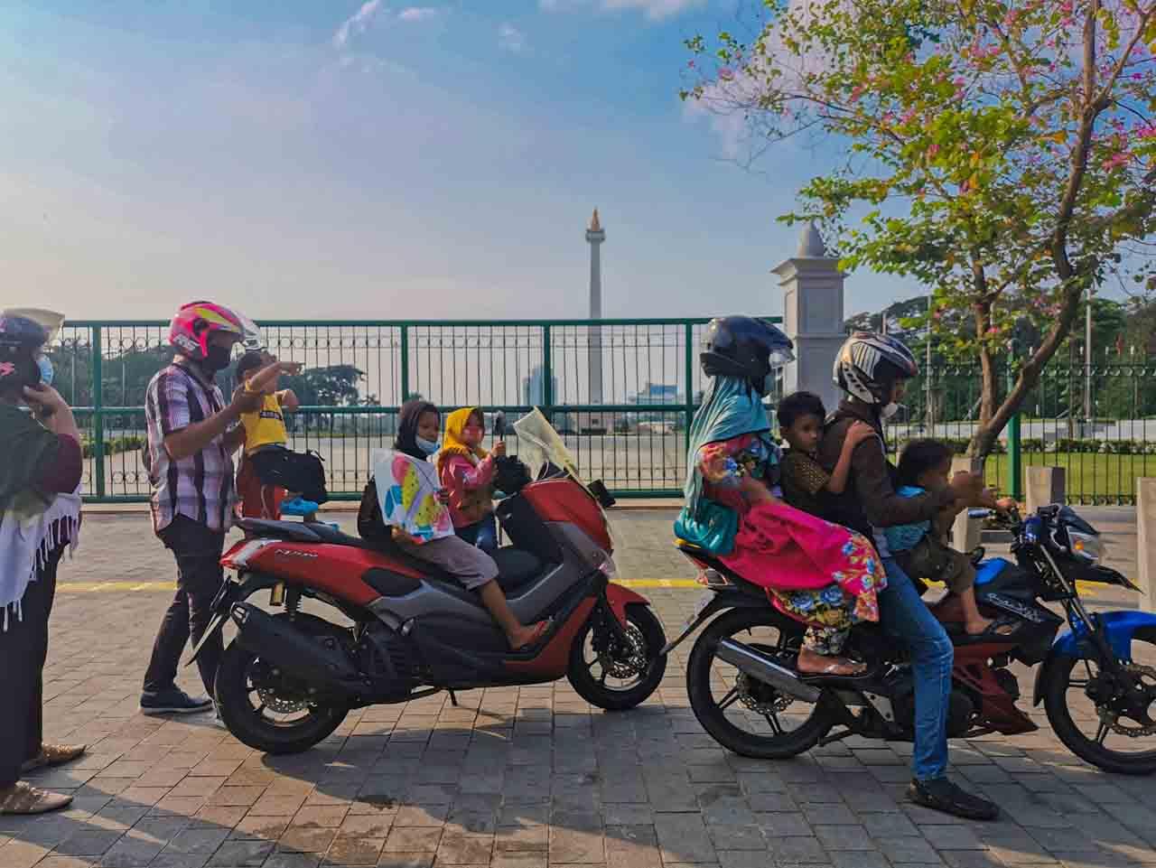 Monas Masih Tertutup...