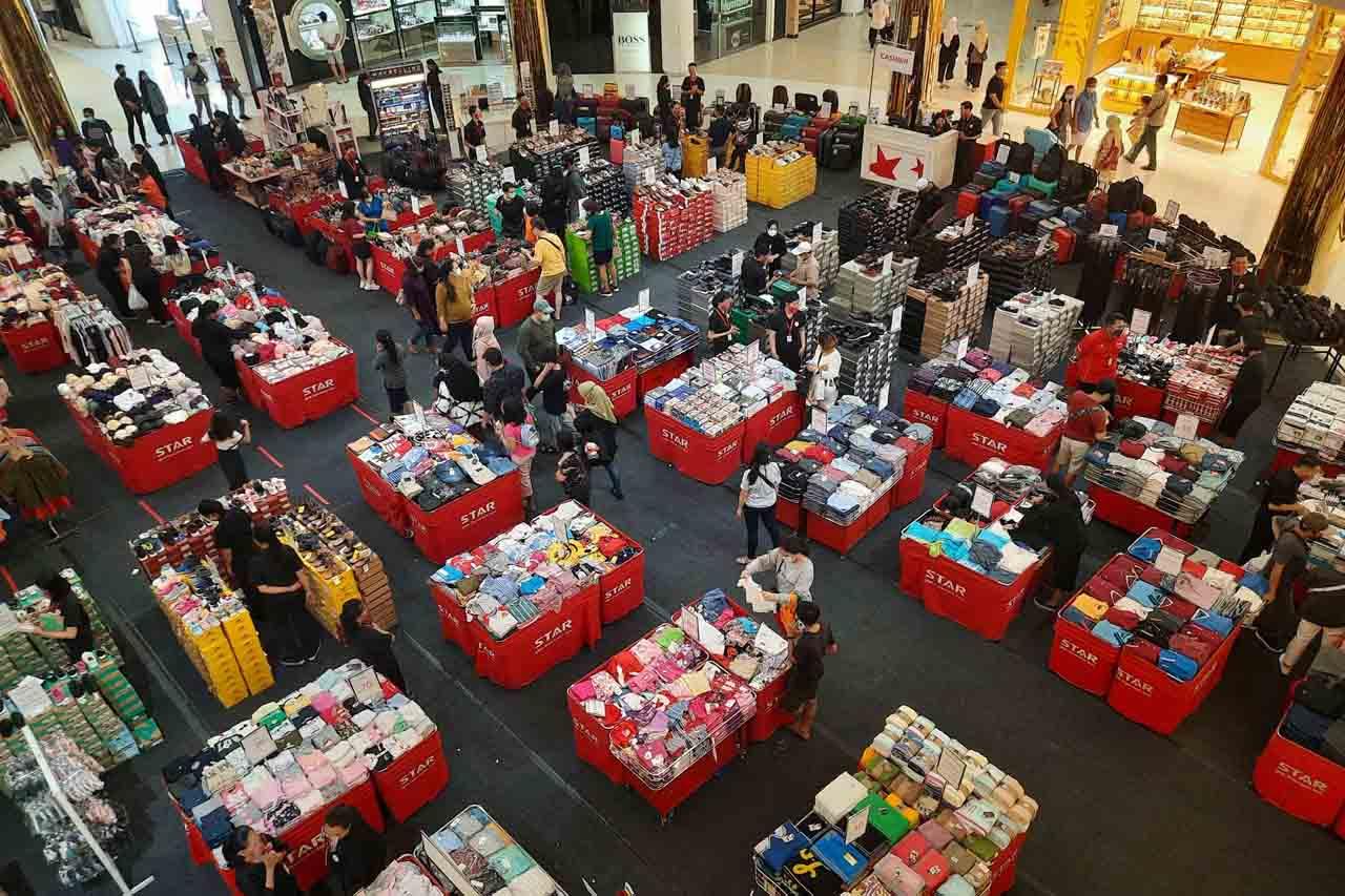 Pusat Perbelanjaan Ramai...