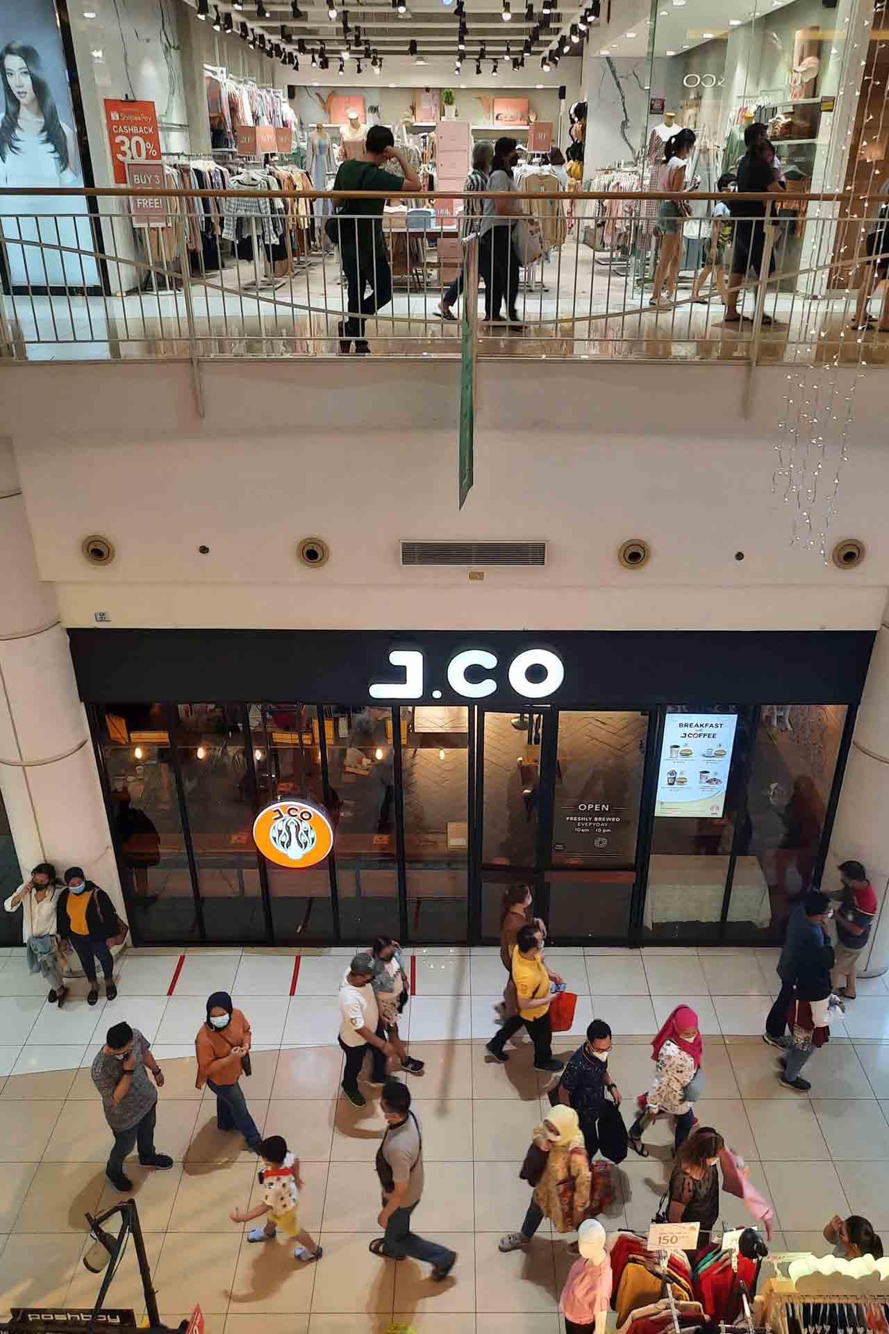 Pusat Perbelanjaan Ramai...