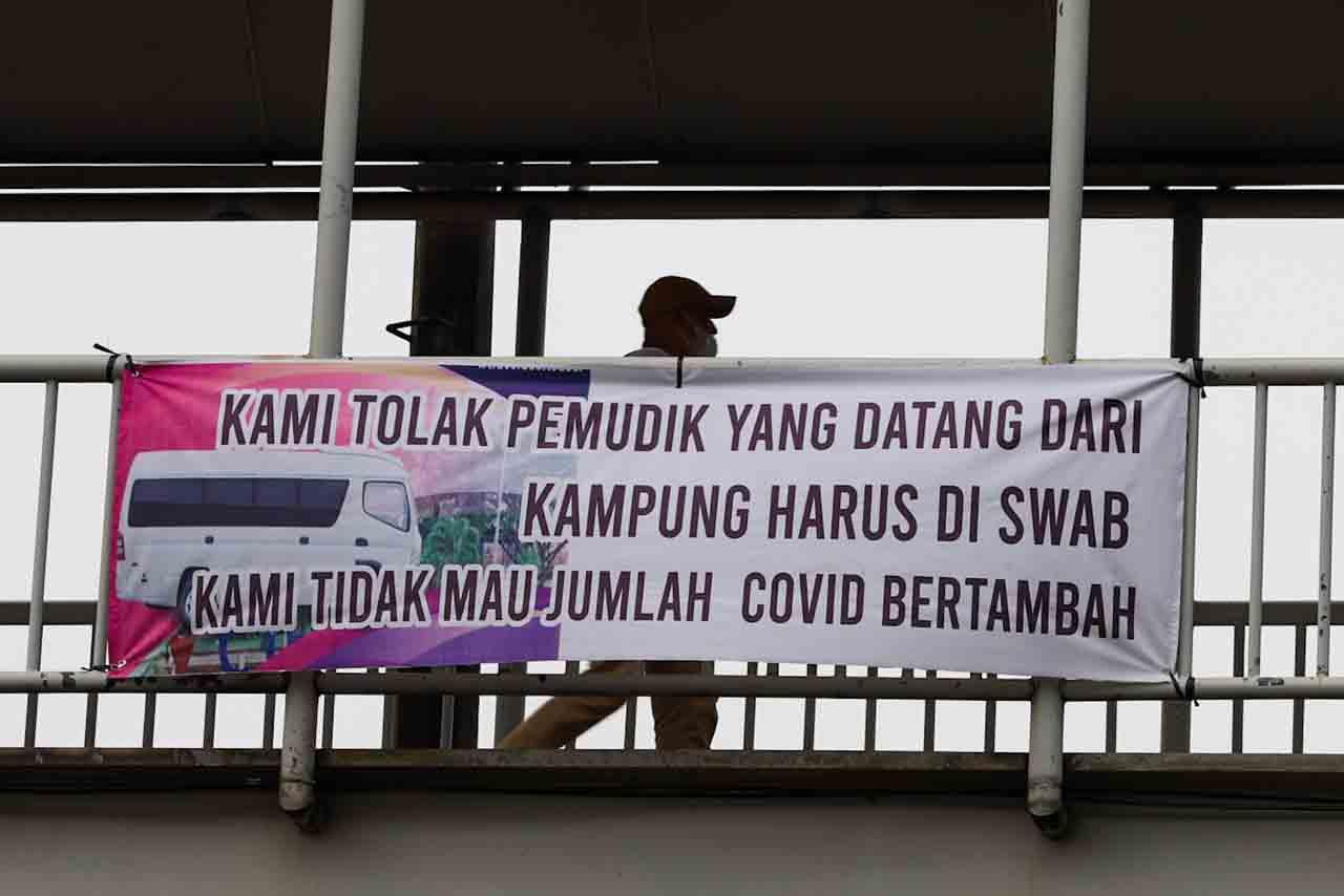 Ramai Spanduk Tolak...