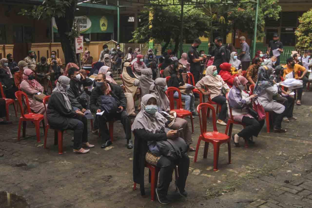 Vaksinasi Massal Guru...