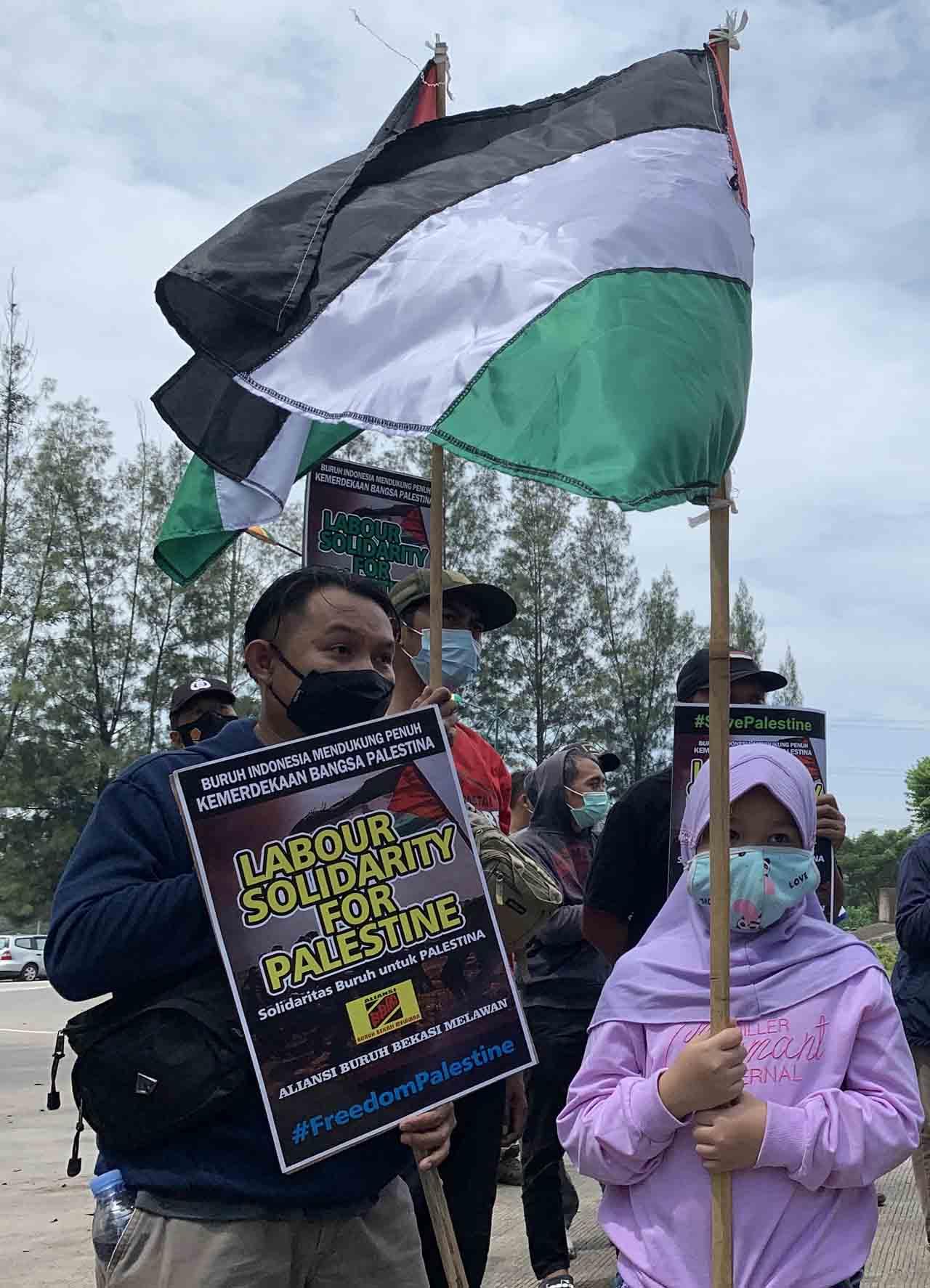 Ratusan Buruh Bekasi...