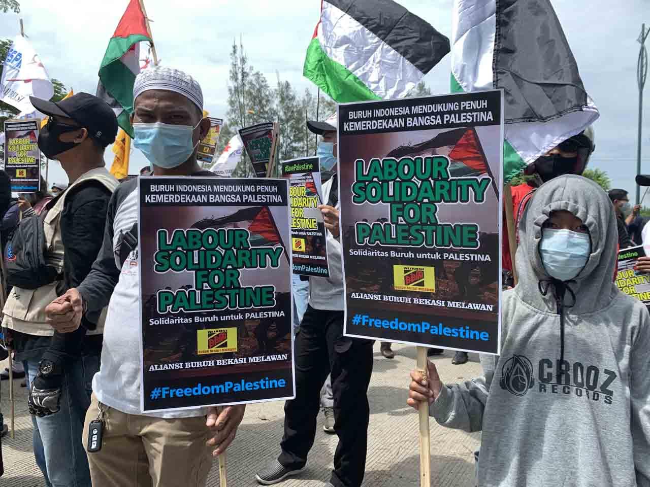 Ratusan Buruh Bekasi...