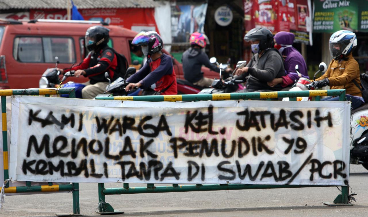 Warga Jatiasih Pasang...