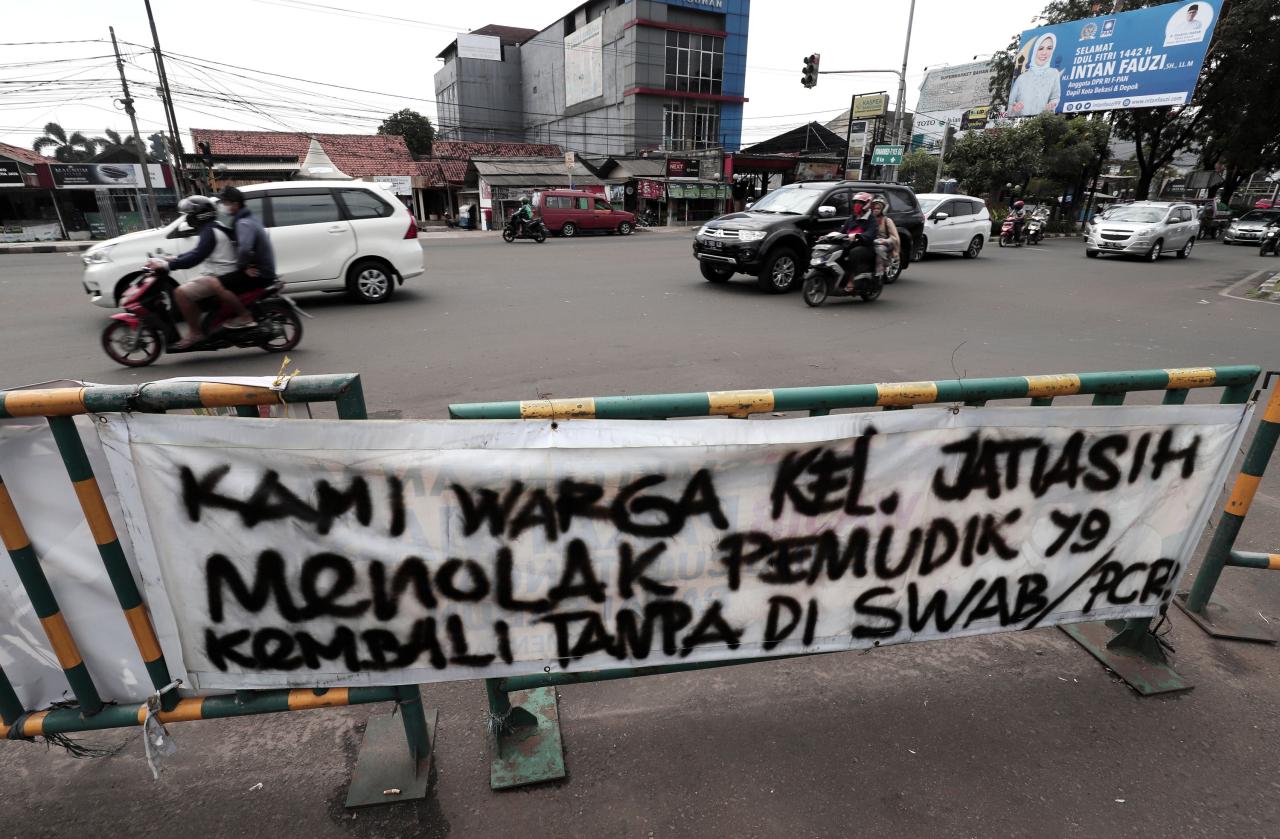 Warga Jatiasih Pasang...