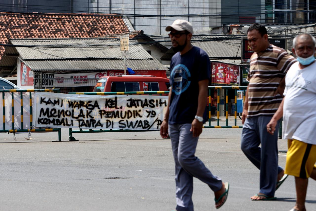 Warga Jatiasih Pasang...