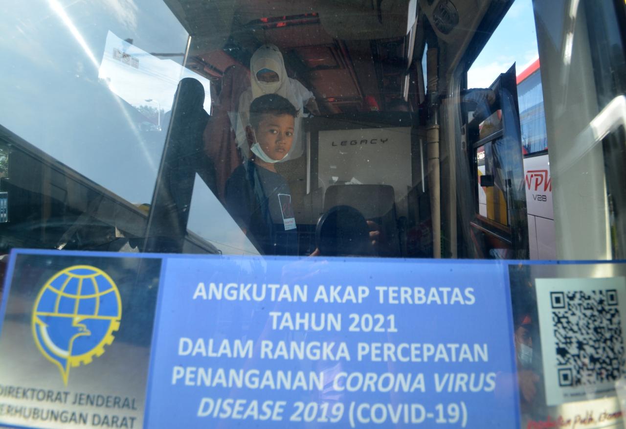 Arus Balik Bus AKAP...