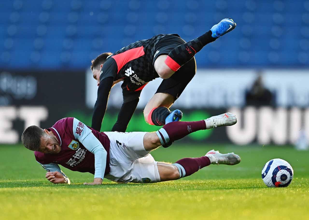 Sikat Burnley 3-0, Liverpool...