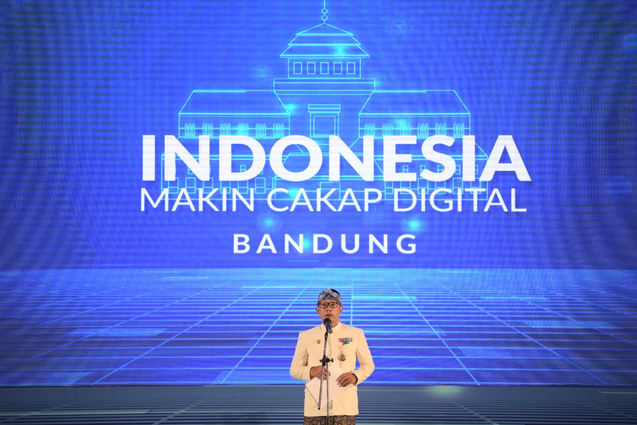 Ridwan Kamil Hadiri...