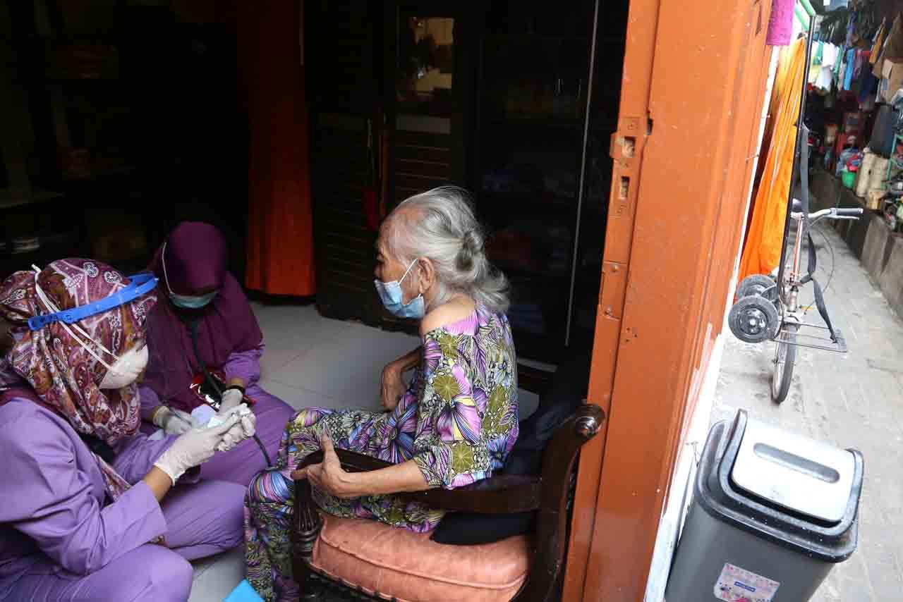 Tim Gerebek Vaksin Kecamatan...