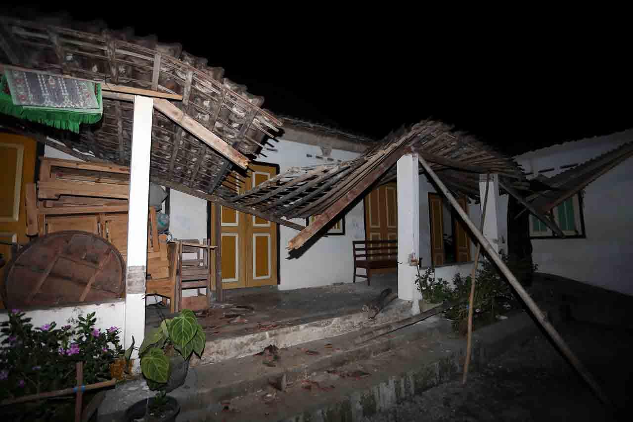 Rumah Warga Rusak Terdampak...
