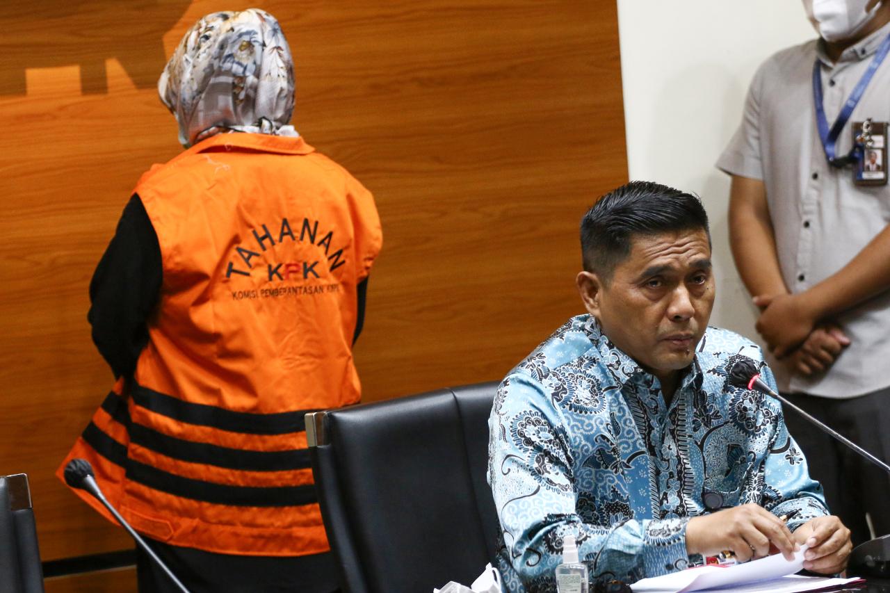 Tersangka Baru, KPK...