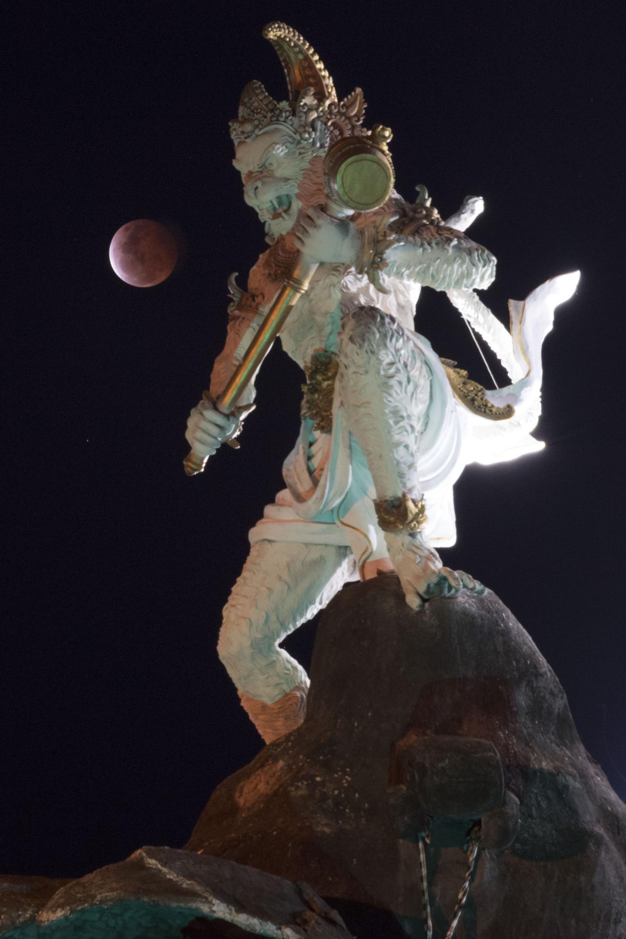 Gerhana Bulan Total...