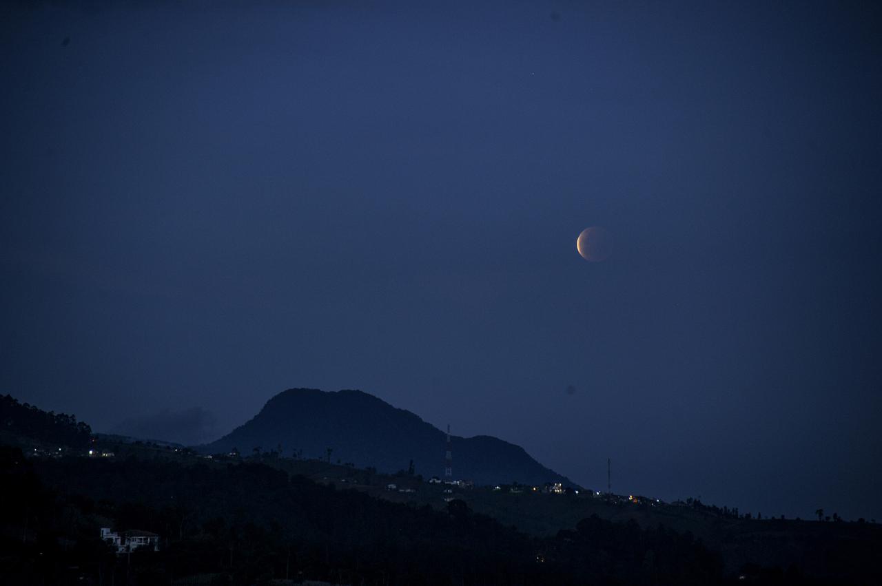 Gerhana Bulan Total...