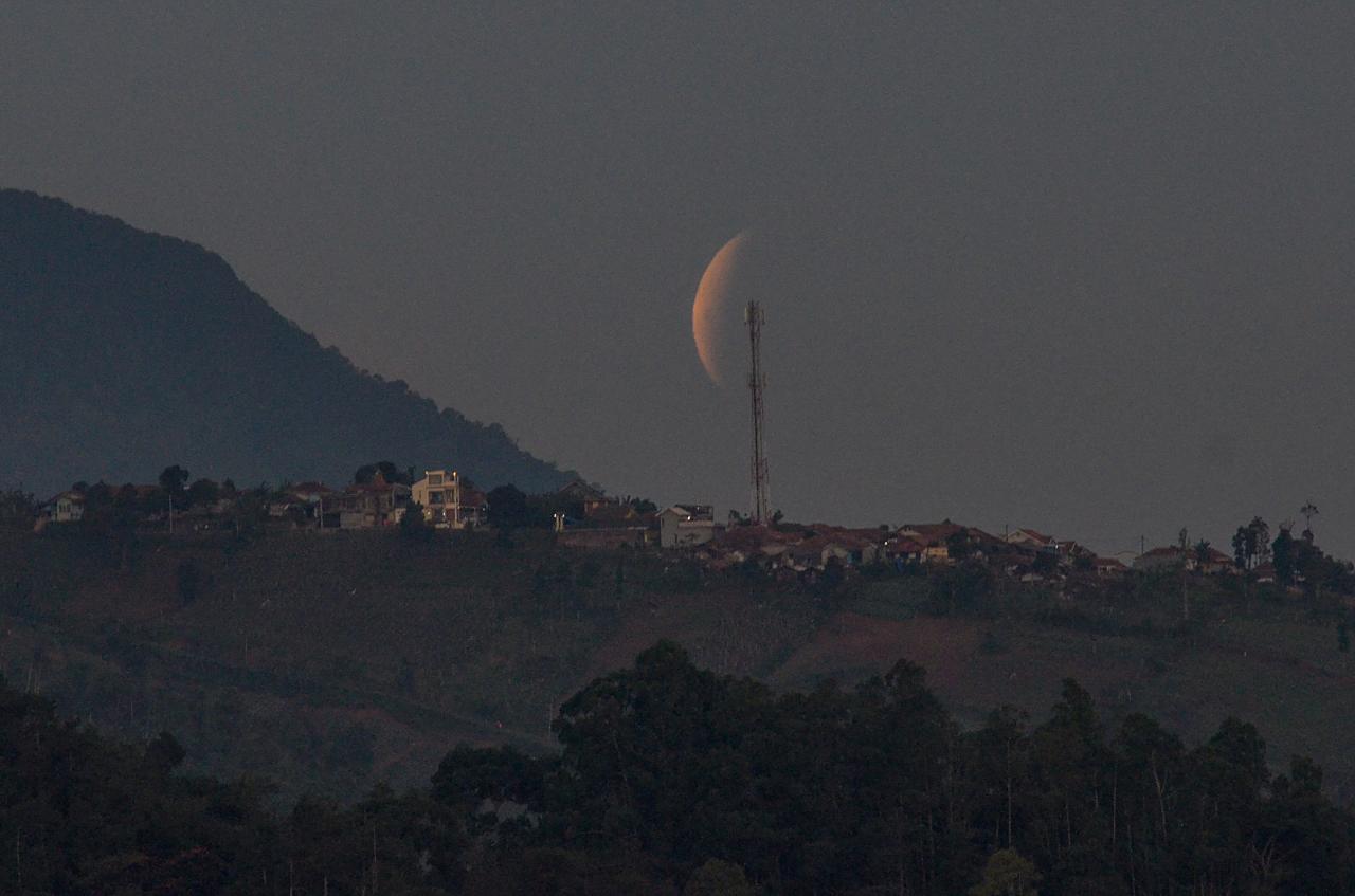 Gerhana Bulan Total...