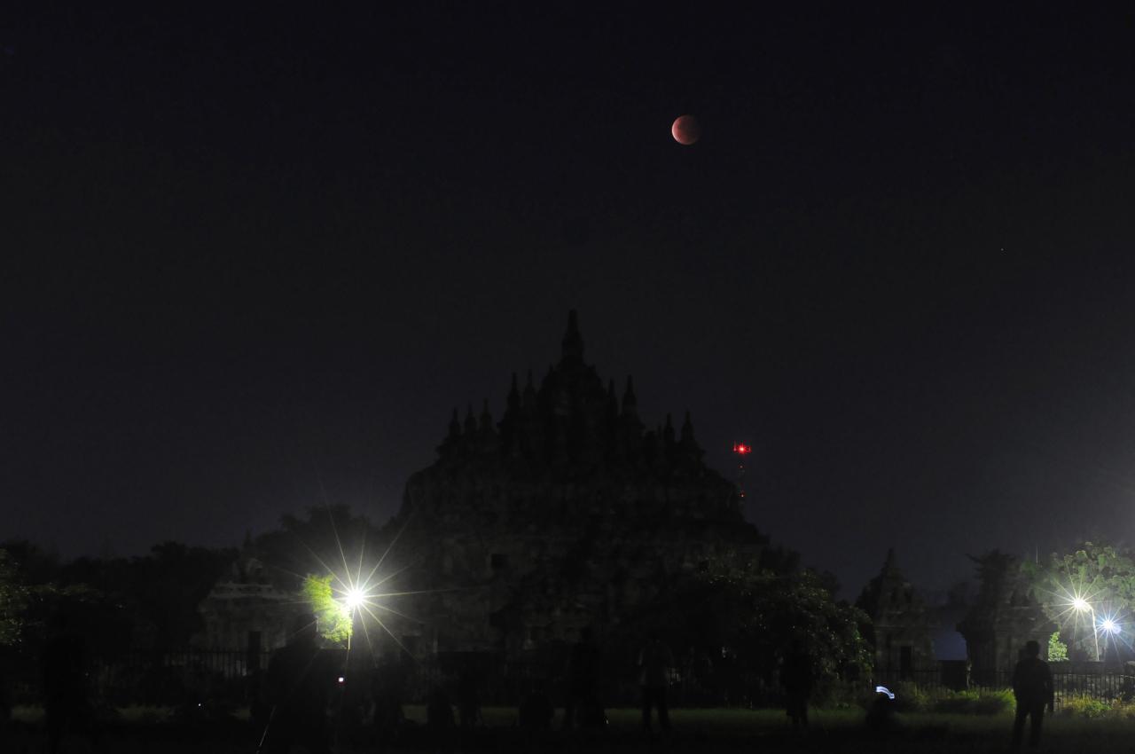 Menikmati Gerhana Bulan...