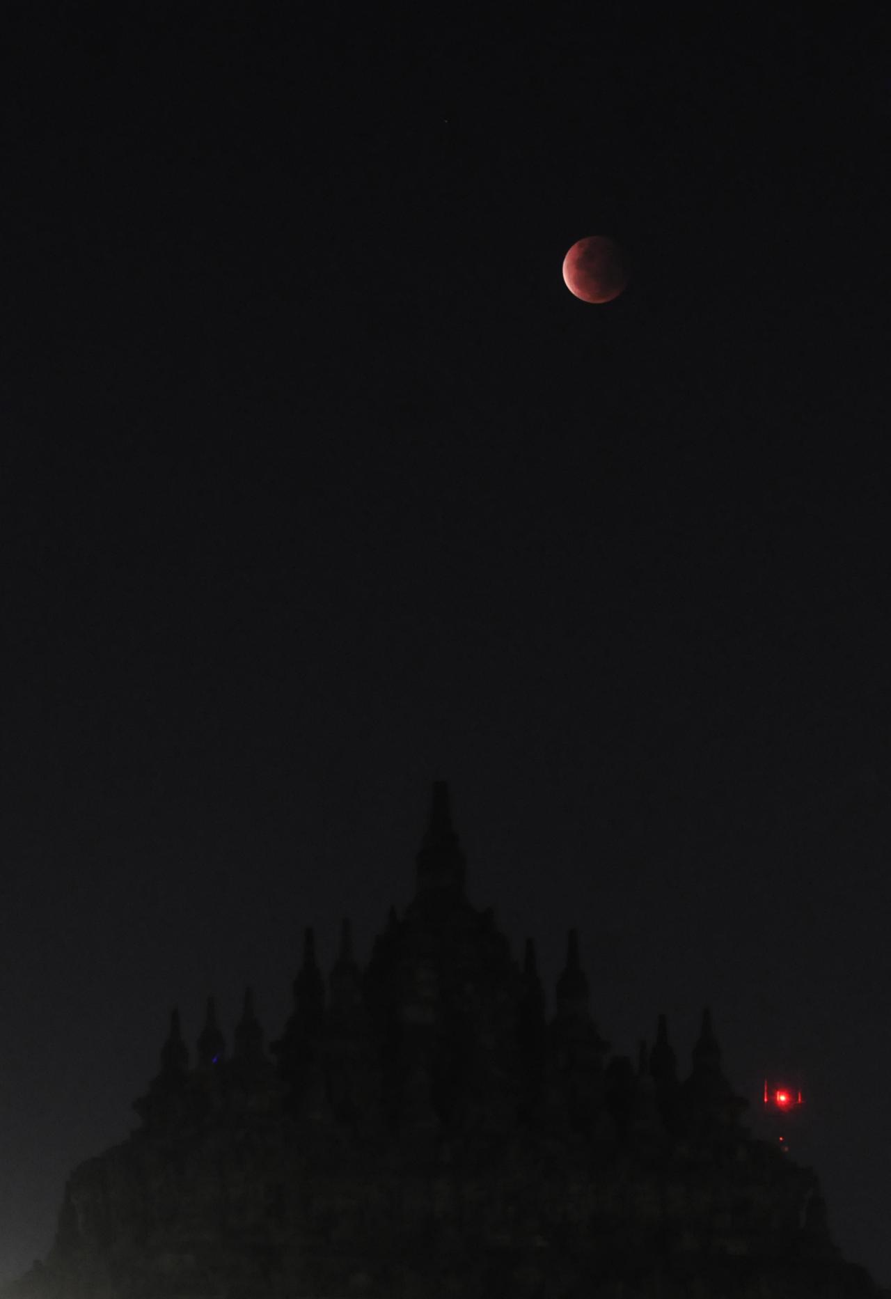 Menikmati Gerhana Bulan...